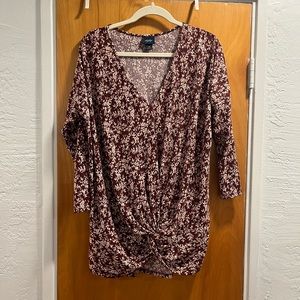 Daytrip Twisted Hem Floral Top